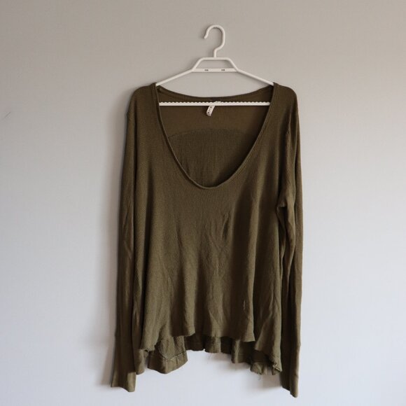 Free People Women's Sz Lrg Green Relaxed Fit Waffle Knit Thumb Holes Casual Top - Picture 1 of 13